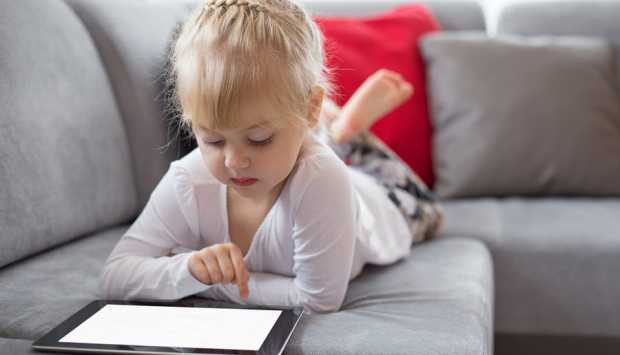 كيف تستفيد من التكنولوجيا في تسلية طفلك خلال أيام العيد؟