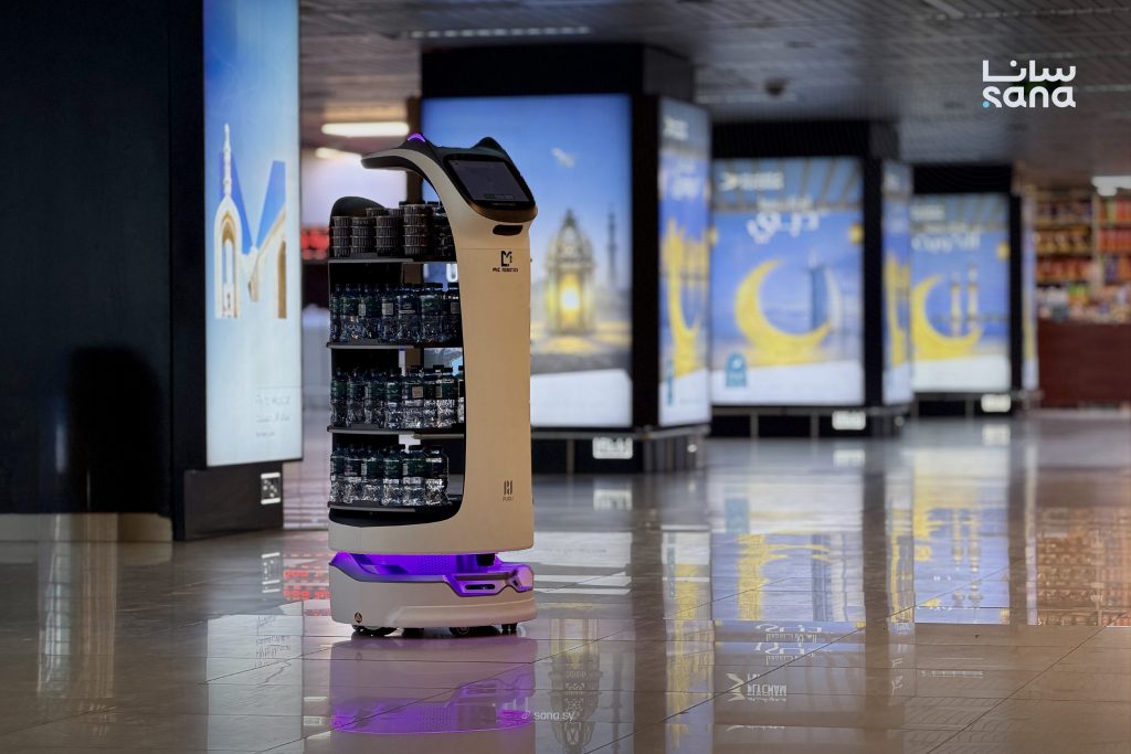 هيئة الطيران المدني: روبوت لتقديم المياه والتمور للمسافرين في مطار دمشق الدولي