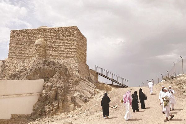 المساجد السبعة.. معالم من التاريخ الإسلامي