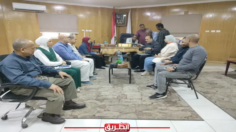 محافظ قنا يوجه بتسريع وتيرة العمل وإنهاء ملفات التصالح