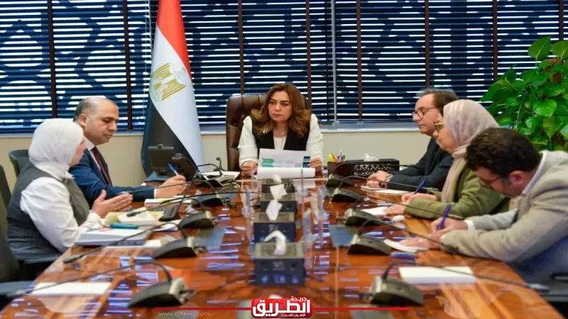 وزيرة التنمية المحلية والبيئة توجه بسرعة اتخاذ الإجراءات لتوفير بدائل للأكياس وخاصة في مدن شرم الشيخ والغردقة