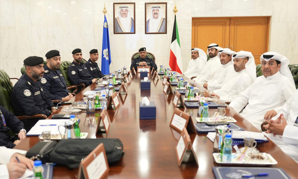 وكيل وزارة الداخلية يترأس اجتماعا مع ممثلي شركات النقل العام لبحث سبل التطوير والتنظيم