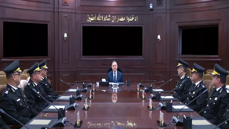وزير الداخلية يعقد اجتماعًا مهمًا لمتابعة الخطط الأمنية خلال الأعياد