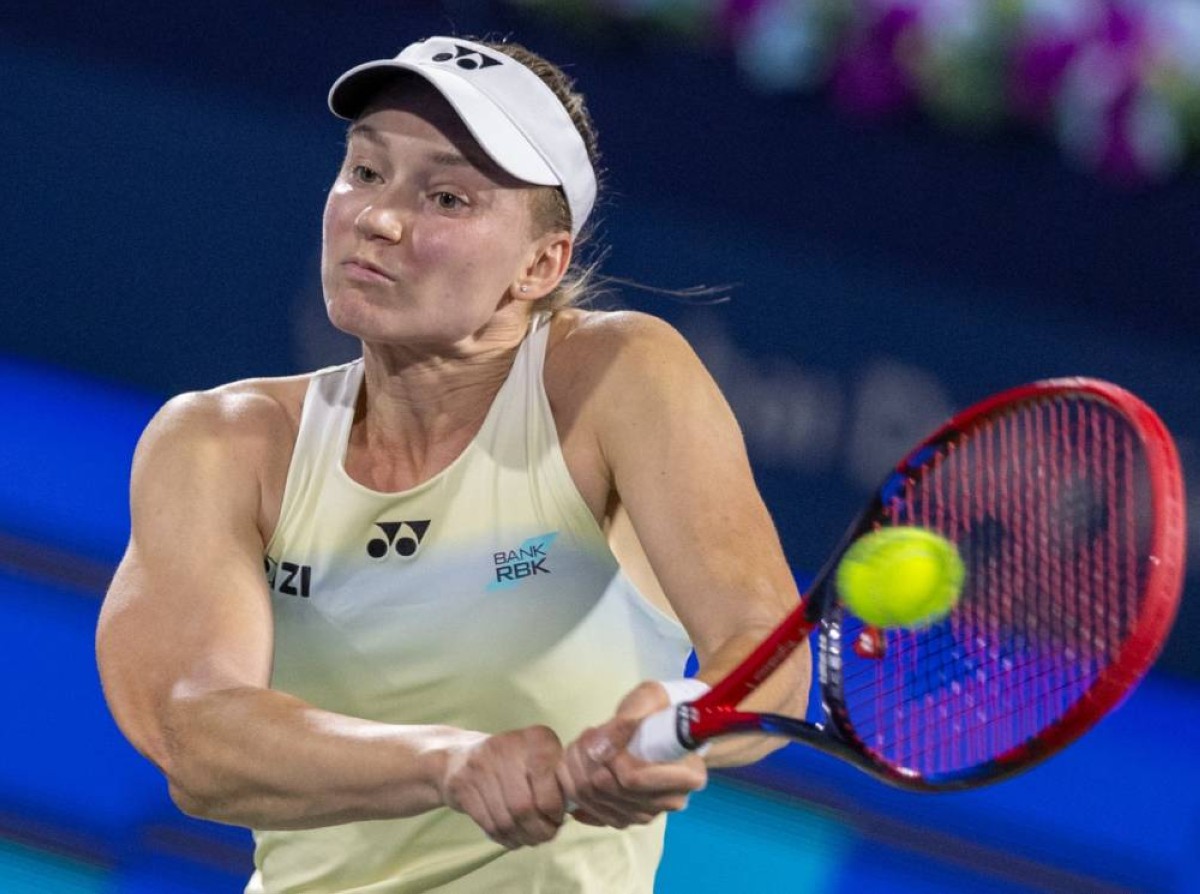 بلغت ثمن نهائي «دبي للتنس».. ريباكينا: أجواء دبي تمنحني قوة إضافية