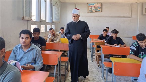 بالعصا الإلكترونية والأجهزة الحديثة، تشديد إجراءات التفتيش بلجان الثانوية الأزهرية لمنع الغش