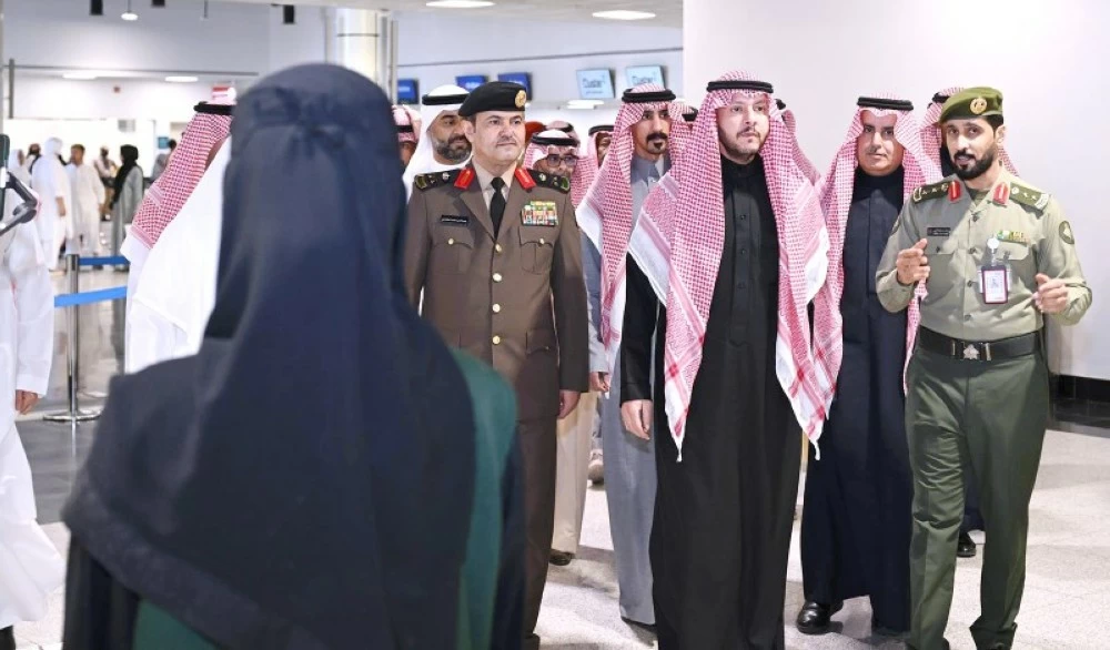 محافظ الطائف يتفقد المطار الدولي ويطّلع على جاهزية «الميقات»