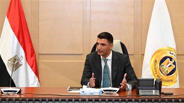 وزير الصناعة: التوسع في تمكين القطاع الخاص من الاستثمار في الطاقة المتجددة