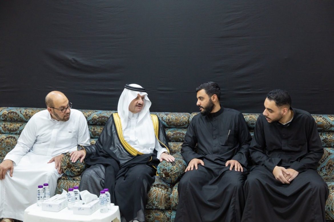 أمير الشرقية ومحافظ الطائف يقدّمان العزاء لأسر شهداء سقوط المروحية