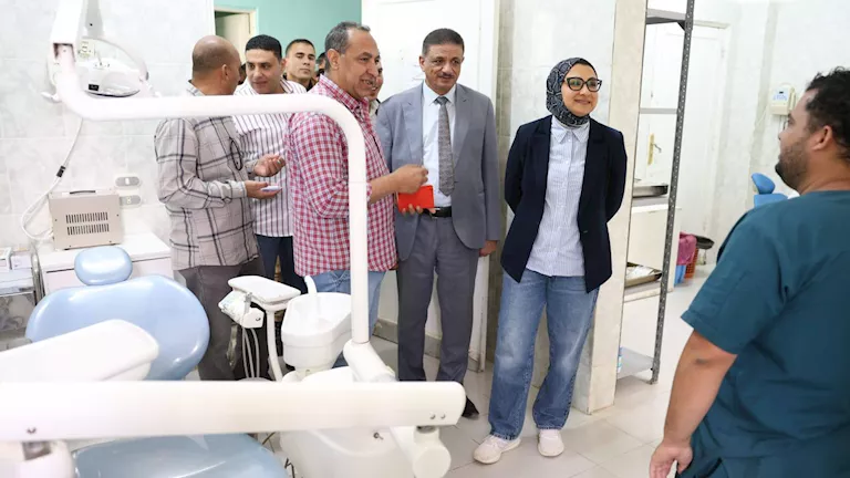 محافظ الوادي الجديد يوجه بسرعة تشغيل جهاز الأشعة المقطعية بالفرافرة