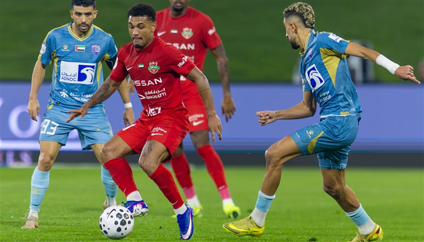 شباب الأهلي ينفرد بصدارة الدوري.. والجزيرة يحسم "ديربي" الوحدة