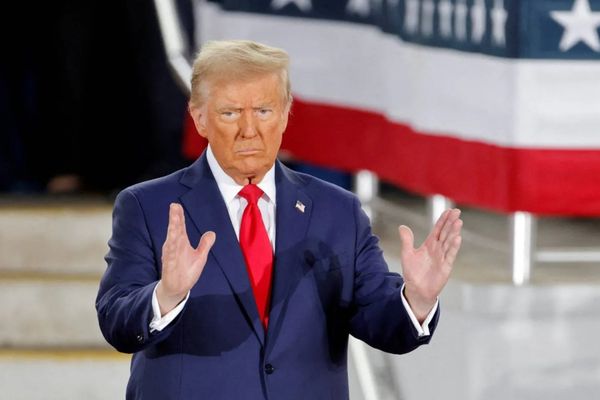 ترمب يعتزم إرسال مستشفى عائم إلى جرينلاند