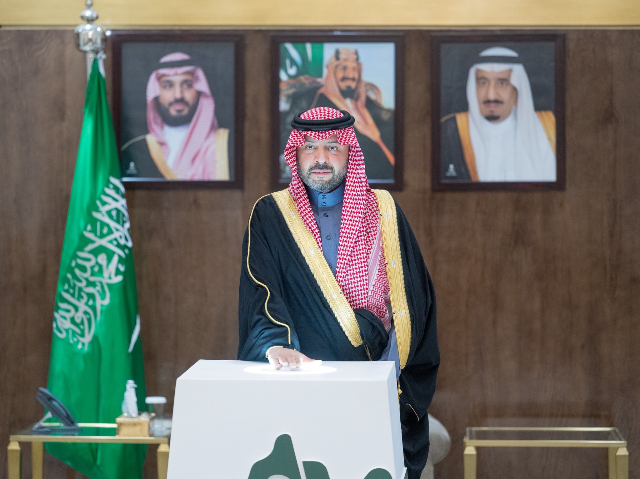 الأمير فيصل بن خالد بن سلطان يدشّن حملة "الجود منا وفينا" بالحدود الشمالية