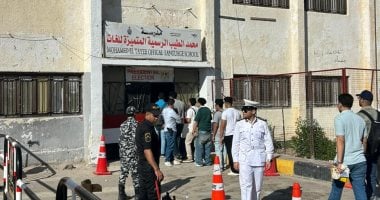 طلاب الثانوية العامة بالغردقة يؤدون امتحان اللغة الأجنبية الثانية