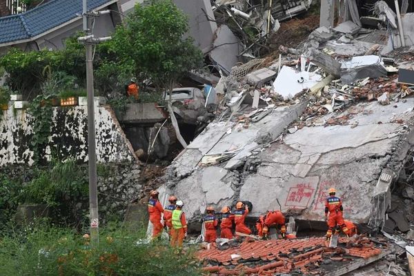 فقدان 33 شخصًا جراء انهيار أرضي في الصين