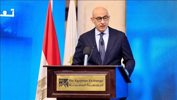 استثمار العقول عبر المدارس.. خطة التعليم لنقل طلاب الثانوي من مقاعد الدراسة إلى شاشات التداول بالبورصة