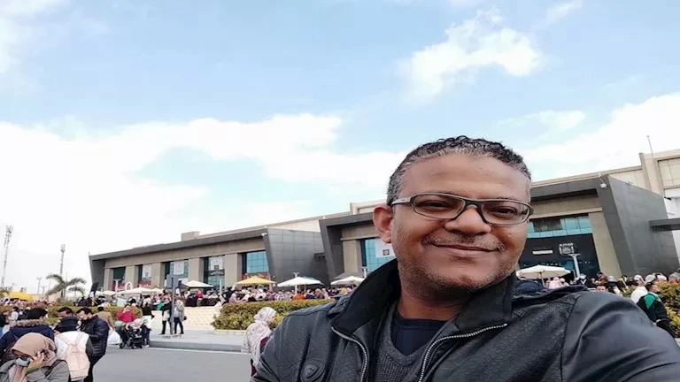 مصر: مصرع طبيب وأبنائه الثلاثة في حادثة مأساوية إثر انقلاب سيارة بالمنيا