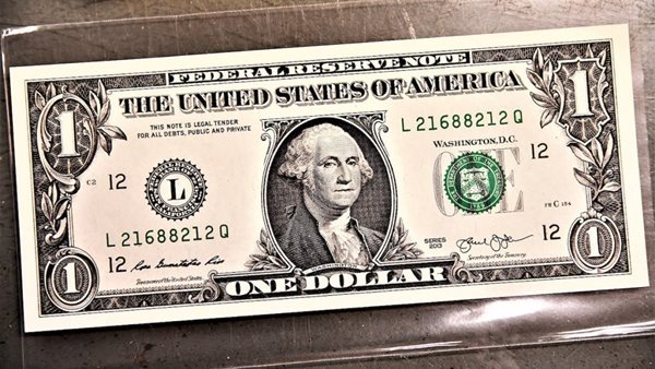 الدولار يواصل التراجع أمام الجنيه في البنوك المصرية خلال تعاملات الأربعاء