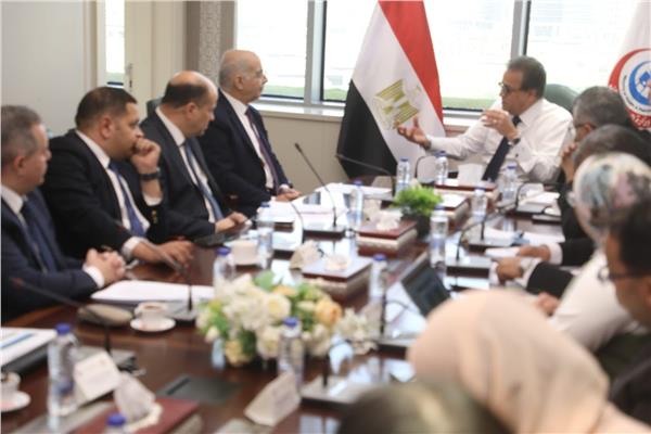 وزير الصحة يتابع مستجدات المشروعات الإنشائية والتحول الرقمي بالمنشآت الصحية