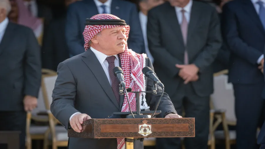 الأردنيون يحتفلون بالذكرى الـ 27 لعيد الجلوس الملكي