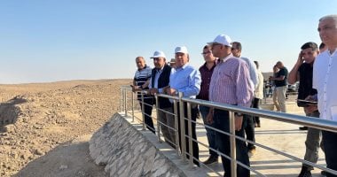 وزيرا النقل والكهرباء يتفقدان مواقع مشروعات طاقة الرياح بجبل سحابة وعتاقة