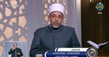 هل يجوز قراءة القرآن من المصحف أو المحمول أثناء صلاة الفرض؟