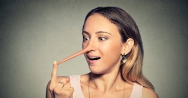 4 أبراج مستحيل تخدعها بكذبة أبريل.. برج العقرب عنده جهاز كشف كذب