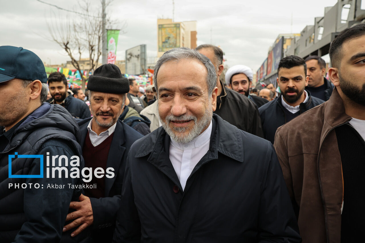 عراقجي: مشاركة الشعب الحاشدة في مسيرات ذكرى انتصار الثورة تؤكد اقتدار الجمهورية الإسلامية وقوتها