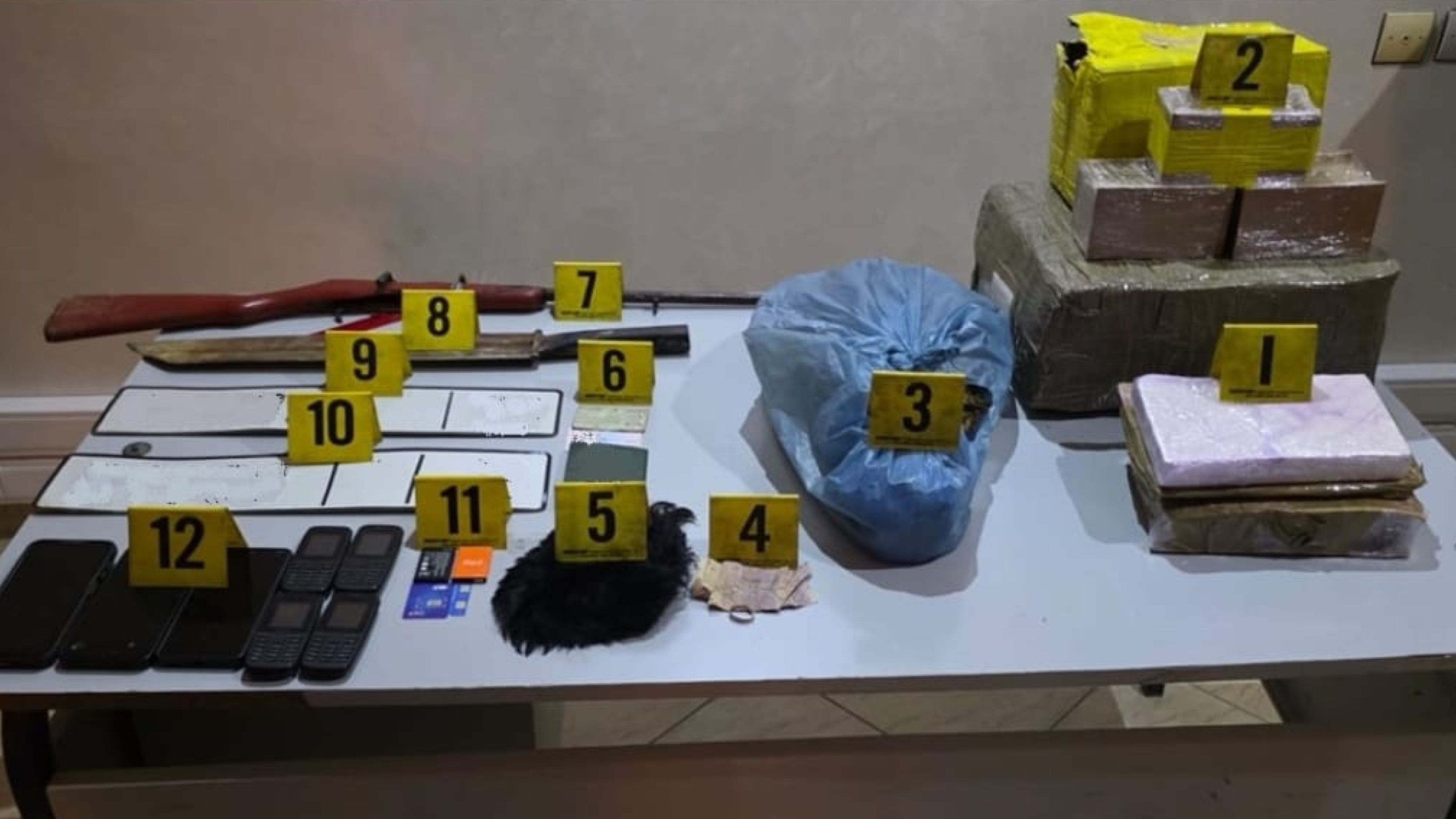توقيف 5 مشتبه فيهم وإصابة شرطي بجروح خطير.. تفاصيل تفكيك شبكة لترويج المخدرات ببني ملال