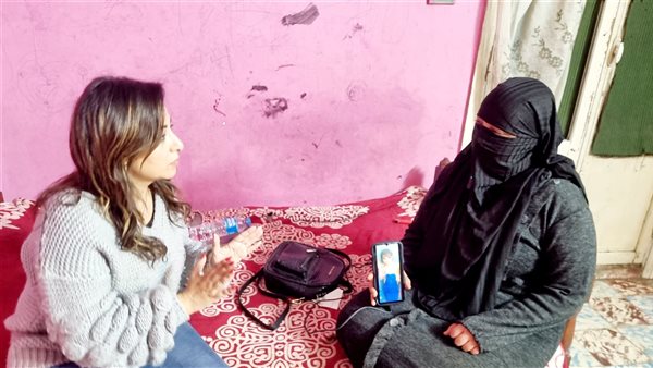 «رجعت بالفانوس لقيت بنتي مقتولة».. والدة الطفلة "قمر" تكشف دقائق الرعب في المنيب (فيديو)