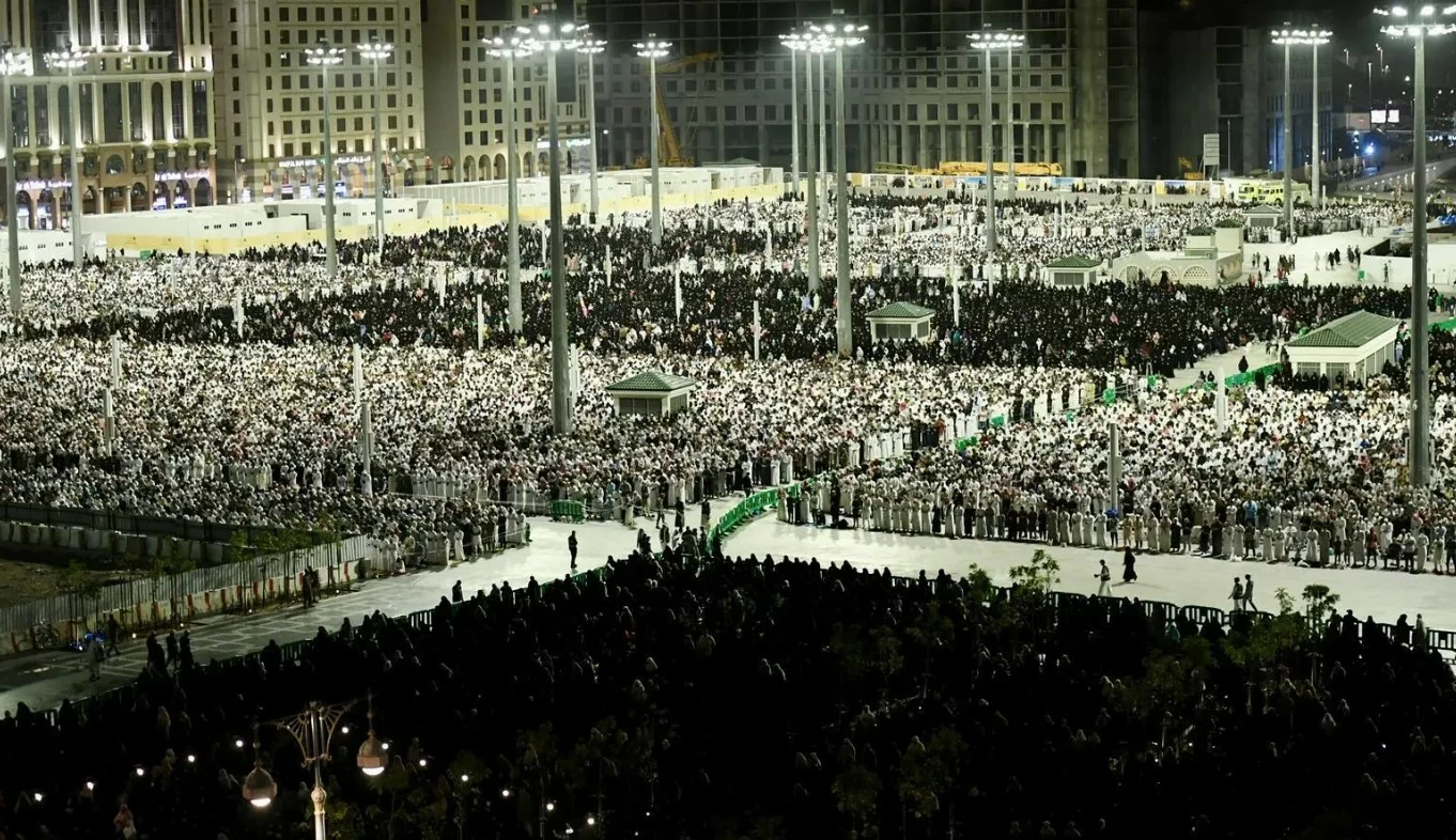 في ليلة 29 من رمضان.. جموع المصلين يشهدون ختم القرآن الكريم في المسجد النبوي وسط السكينة والطمأنينة