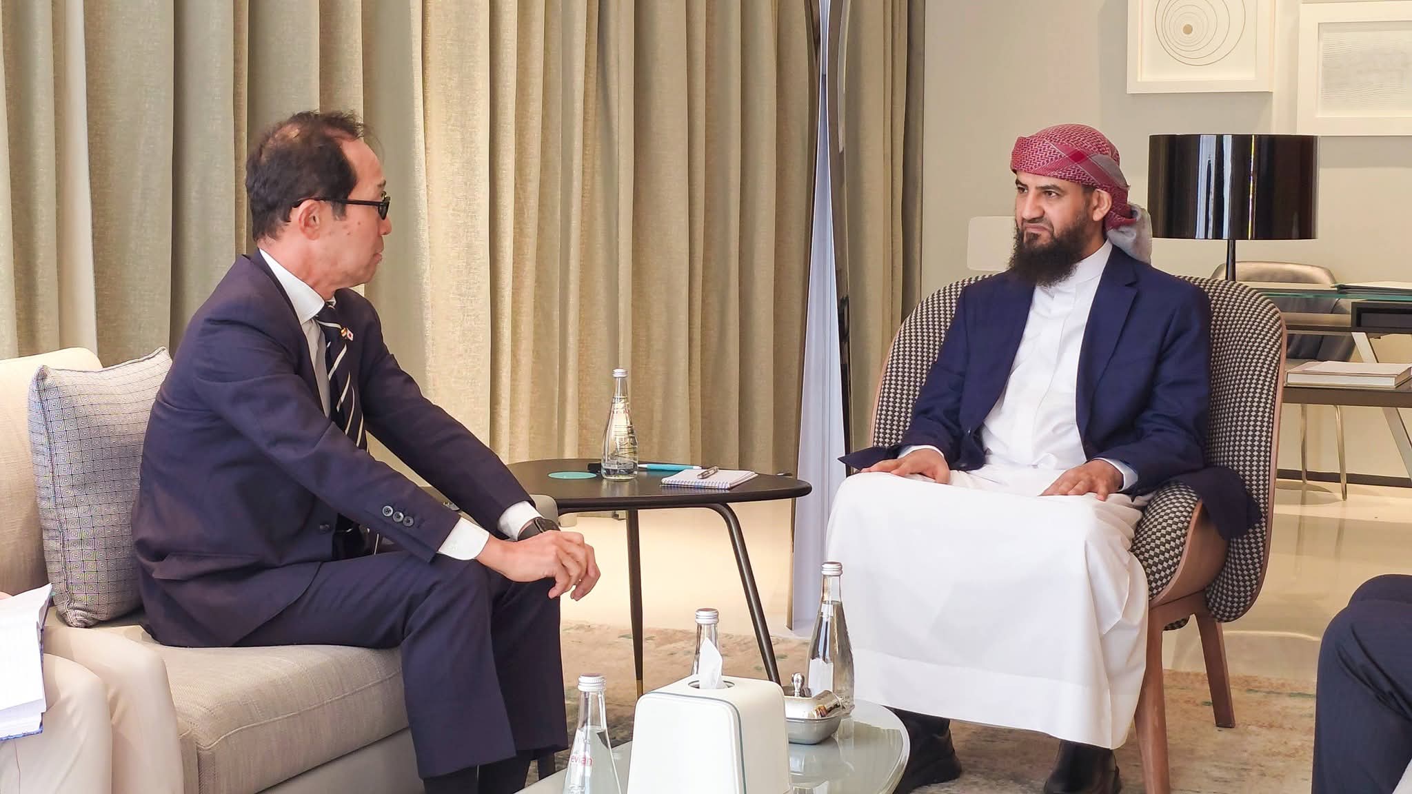 المحرّمي يلتقي سفير اليابان ويؤكد أهمية الشراكة التنموية لتعزيز مسار التعافي