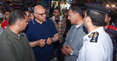 محافظ الإسكندرية يقود حملة بشارع 45 لإزالة إشغالات..ويؤكد