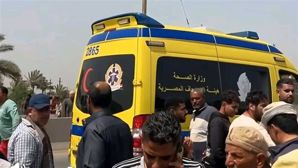 مصرع 4 أشخاص وإصابة 4 آخرين في تصادم تريلا بدراجات نارية خلال زفة بسوهاج