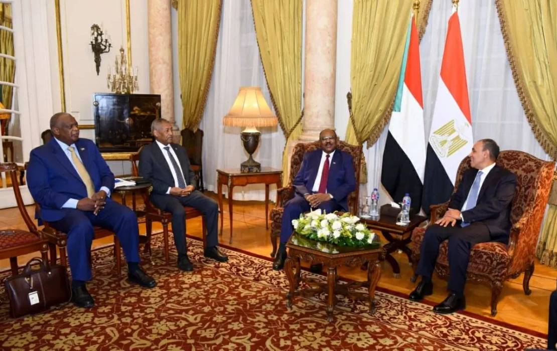 ‫ وزيرا خارجية مصر والسودان يبحثان آخر تطورات الأوضاع الأمنية
