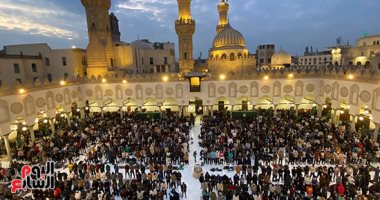 10 آلاف وافد والإفطار واحد.. طلاب العلم يجتمعون حول مائدة الجامع الأزهر