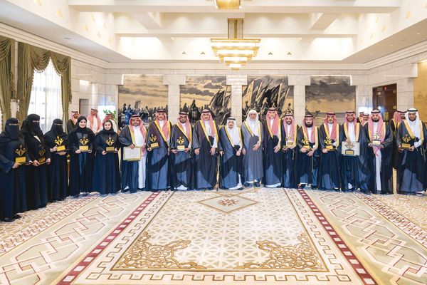 أمير الرياض يكرم الفائزين بجائزة جامعة المجمعة لخدمة المجتمع