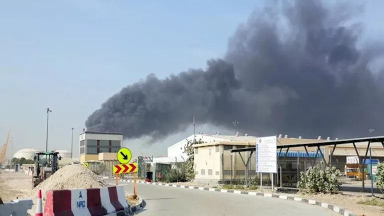 الإمارات: السيطرة على حريق بمنطقة الفجيرة البترولية بسبب مسيرة