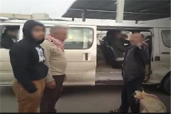 ضبط قائد ميكروباص لقيامه بتحصيل أجرة زائدة وتعدى على راكب بالشرقية