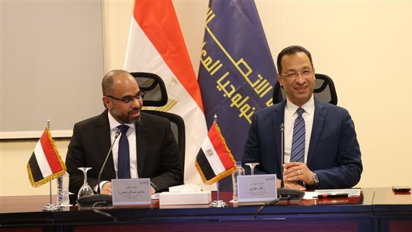 وزير الاتصالات يبحث مع نظيره اليمني تعزيز التعاون المشترك