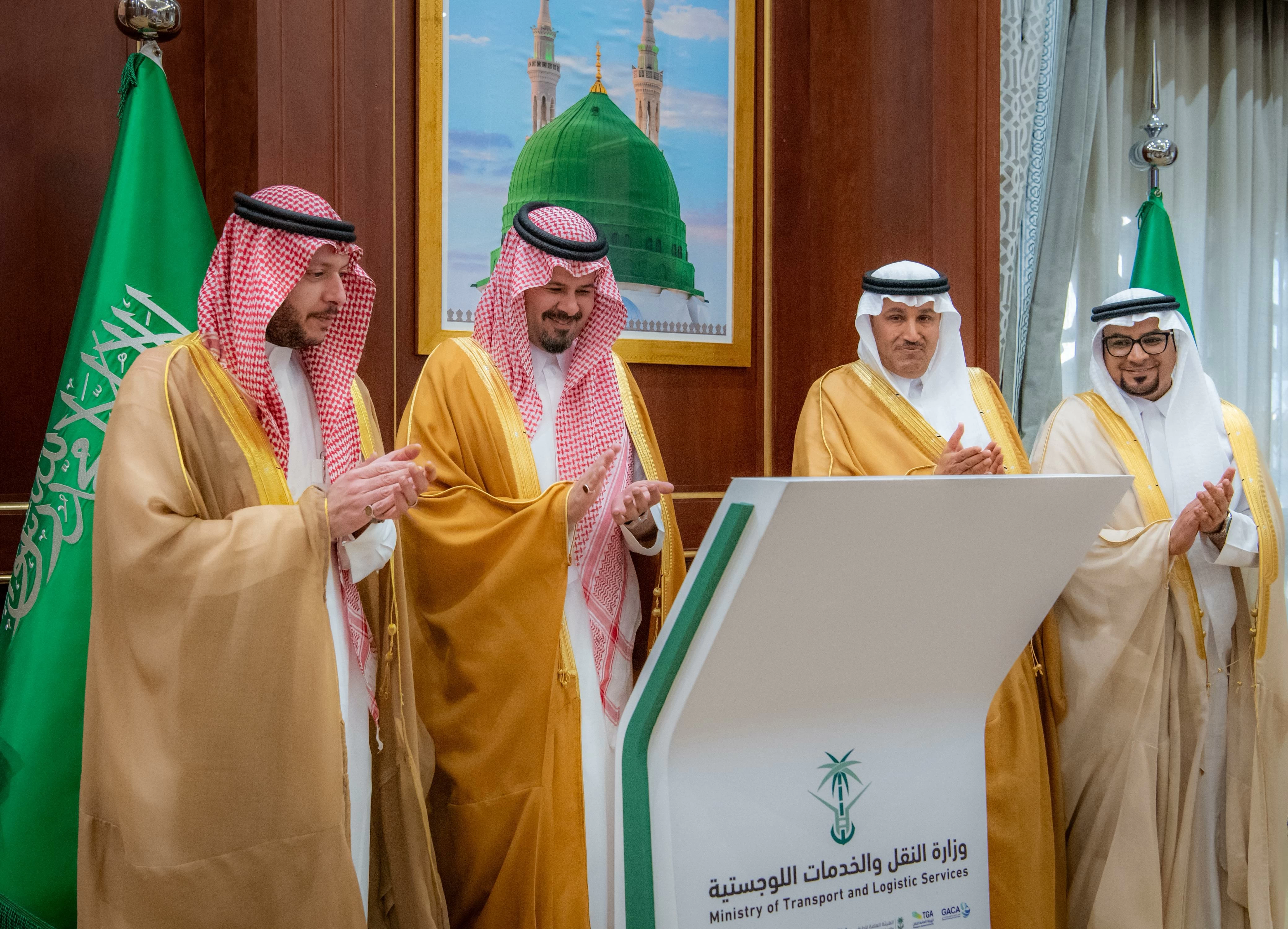 أمير المدينة المنورة يدشّن حملة «طرق متميزة آمنة» لتعزيز سلامة الطرق بالمنطقة