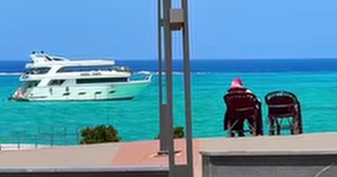 شواطئ مطروح الخلابة «شكل ثاني» خلال فصل الربيع.. الهدوء ونقاء الأجواء ينعش النفوس ويجدد الطاقة.. عشاق الطبيعة البكر والخصوصية يتوافدون لقضاء وقت ممتع بعيدًا عن زحام المدن.. والمحافظة تبدأ الاستعداد لل