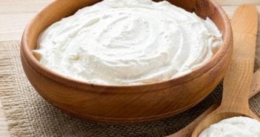 ماتاكلش الزبادى وتنام.. دراسات تبرز أضراره على الهضم والارتجاع