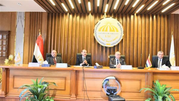 بعد أيام من تعيينه، تفاصيل أول اجتماع لرئيس جامعة مدينة السادات الجديد