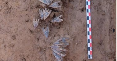 مقبرة تحتوى على سهام وكريستال من العصر البرونزى فى فرنسا