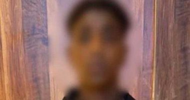 بلطجة فى مدينة نصر.. سايس يهشم زجاج مينى باص بسبب إتاوة الركن