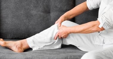 يؤثر على الجهاز المناعي.. التهاب المفاصل الروماتويدي أعراضه وطرق علاجه