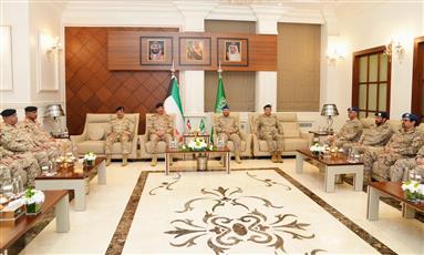 رئيس الأركان بحث ونظيره السعودي مجالات التعاون العسكري والدفاعي