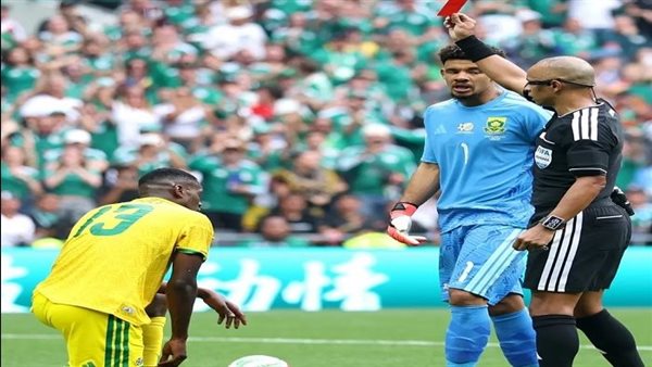 يايا سيتول لاعب جنوب أفريقيا يسجل أول حالة طرد في كأس العالم 2026