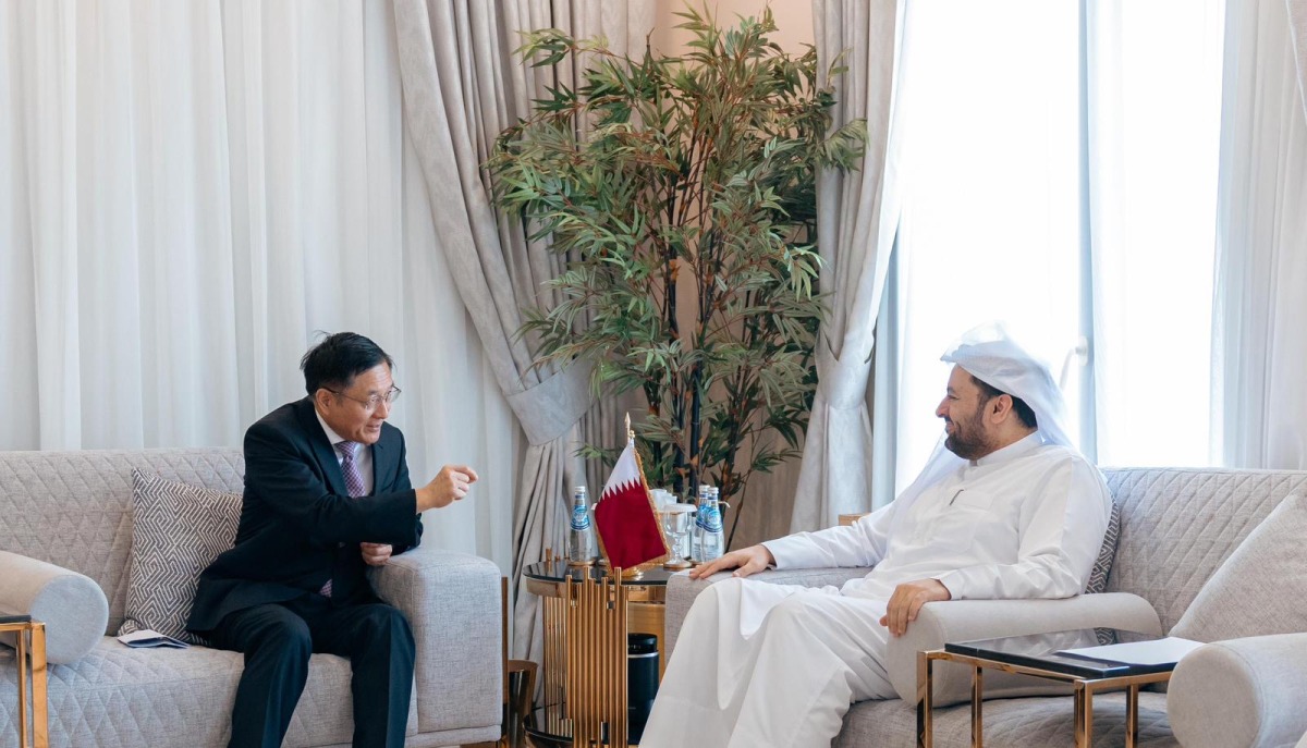 ‫ وزير الدولة بوزارة الخارجية يجتمع مع المبعوث الخاص الصيني لأفغانستان