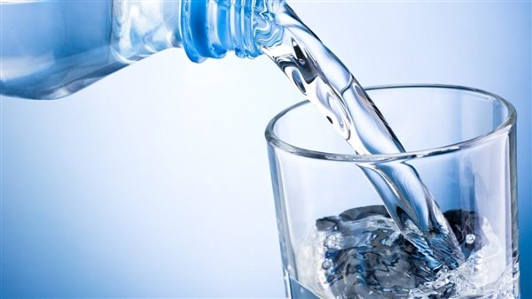 تحذير طبي عاجل بشأن دعاوى الامتناع عن شرب المياه خلال الصيف